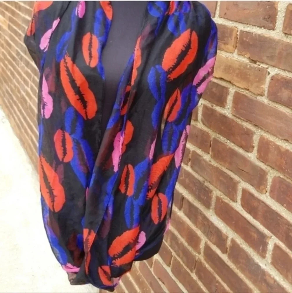 S.WA.K‎ lipstick lips scarf NWOT